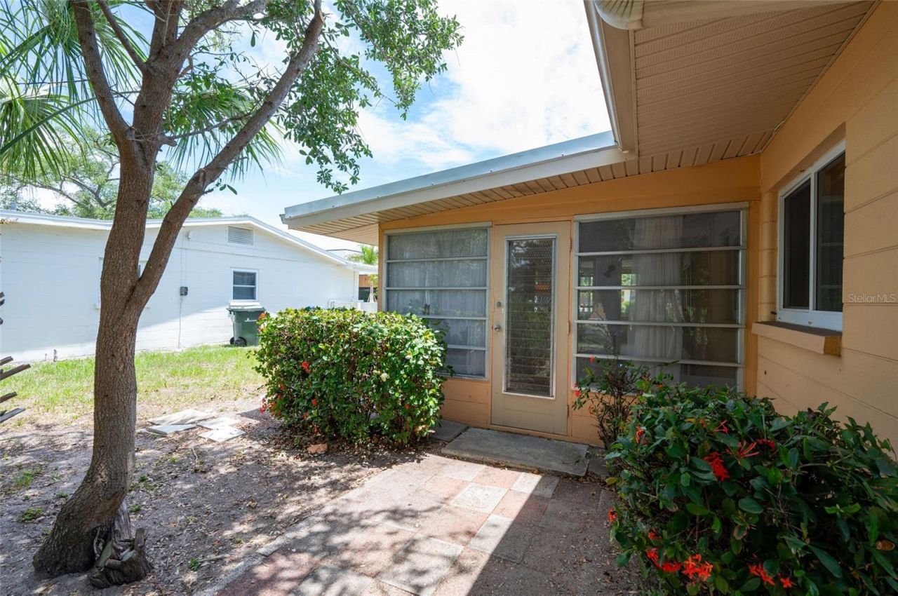 2215 Grove Street, Sarasota, FL 34239 Photo