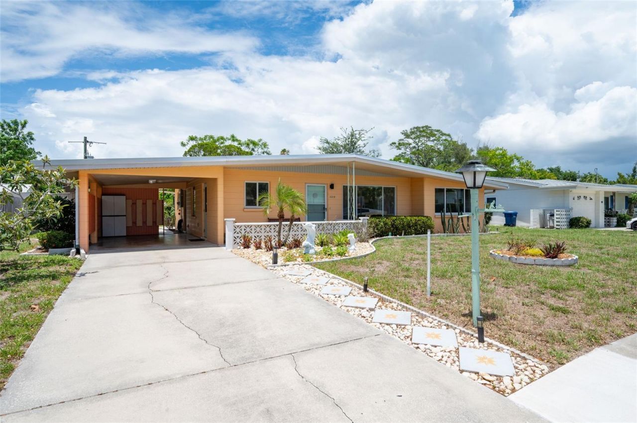 2215 Grove Street, Sarasota, FL 34239 Photo