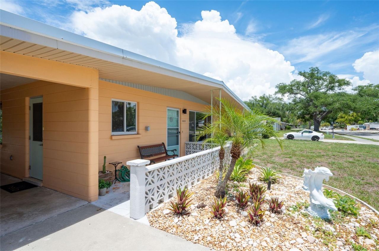 2215 Grove Street, Sarasota, FL 34239 Photo