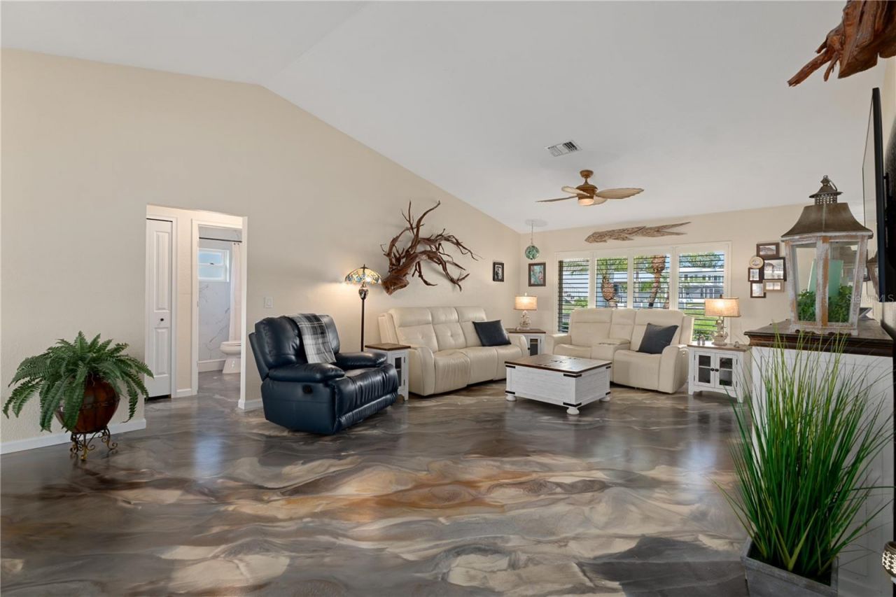 2221 N Kings Cove Point, Crystal River, FL 34429 Photo
