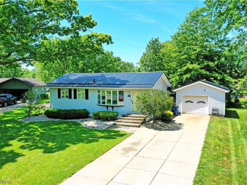 182 Shirley Lane NW, Warren, OH 44483 Photo 1