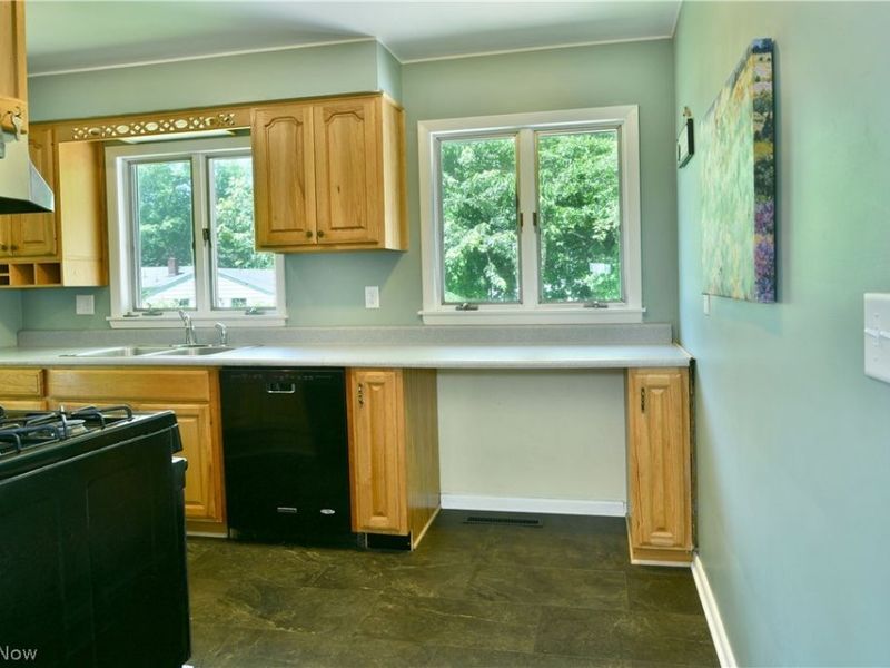 182 Shirley Lane NW, Warren, OH 44483 Photo 12
