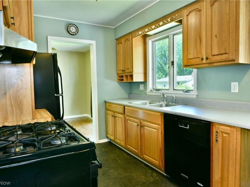 182 Shirley Lane NW, Warren, OH 44483 Photo 13