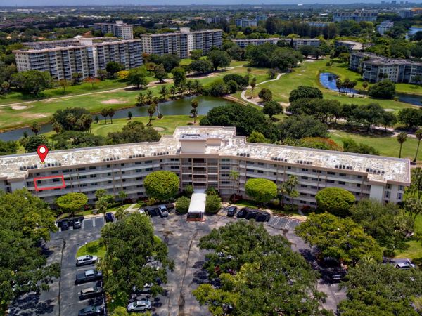 3900 Oaks Clubhouse Drive, Unit 411, Pompano Beach, FL 33069
