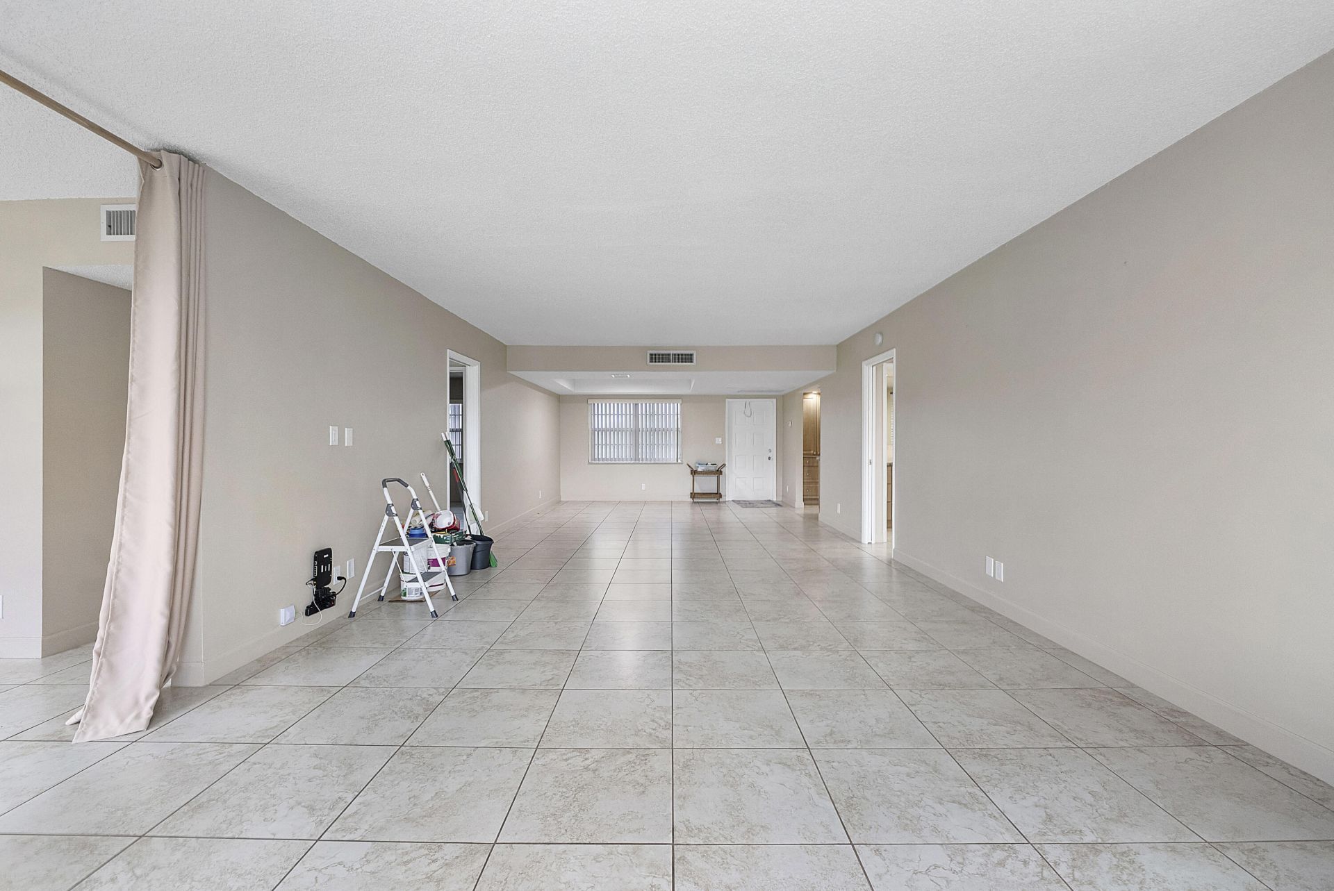 3900 Oaks Clubhouse Drive, Unit 411, Pompano Beach, FL 33069 Photo