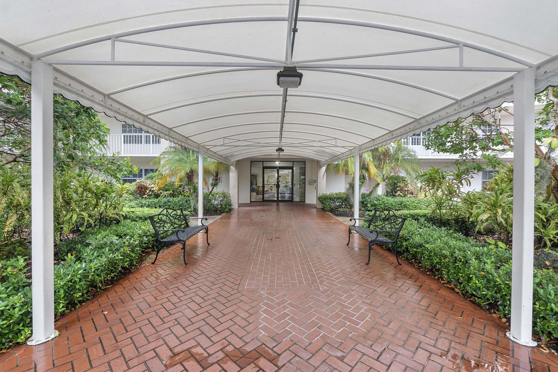 3900 Oaks Clubhouse Drive, Unit 411, Pompano Beach, FL 33069 Photo