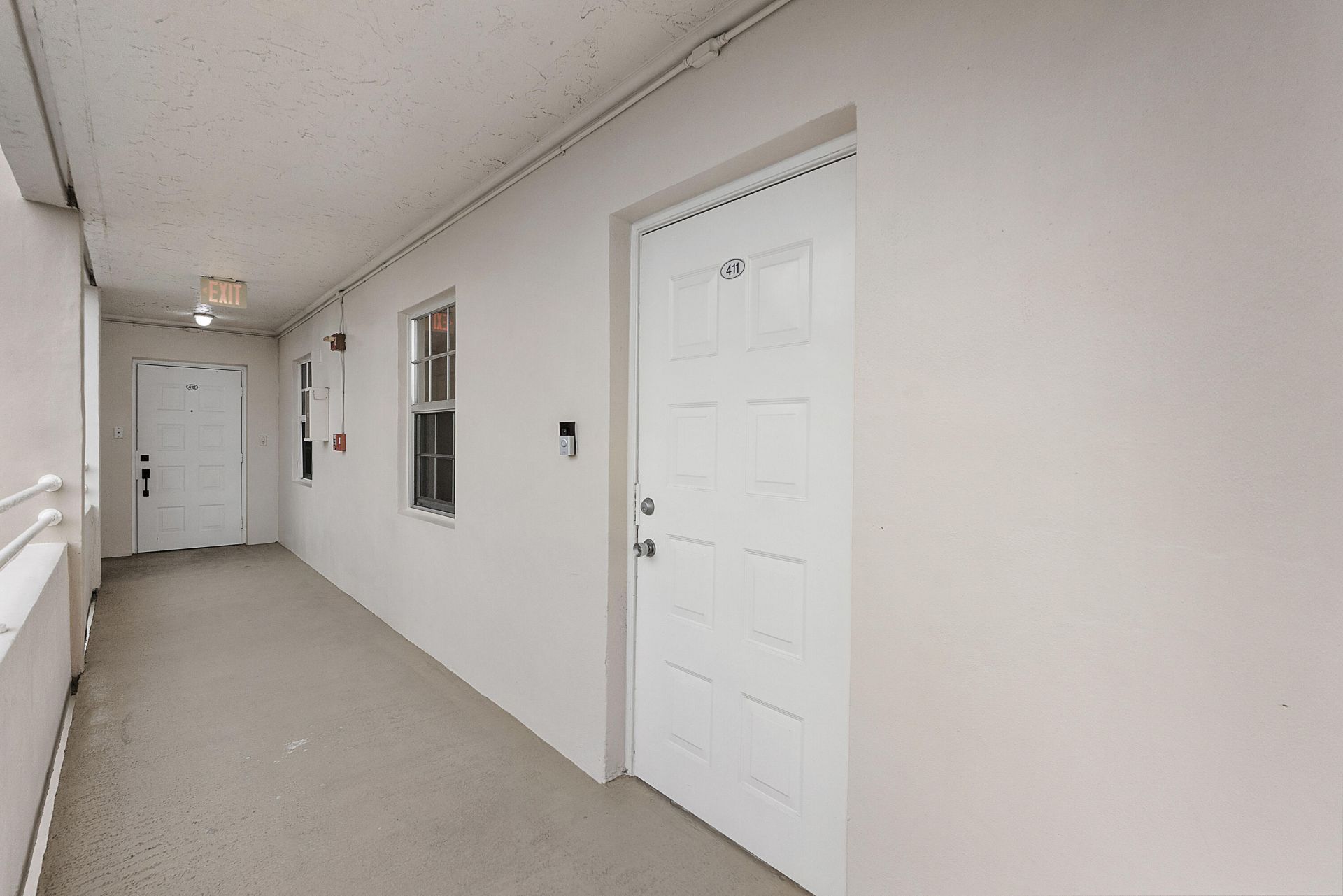 3900 Oaks Clubhouse Drive, Unit 411, Pompano Beach, FL 33069 Photo