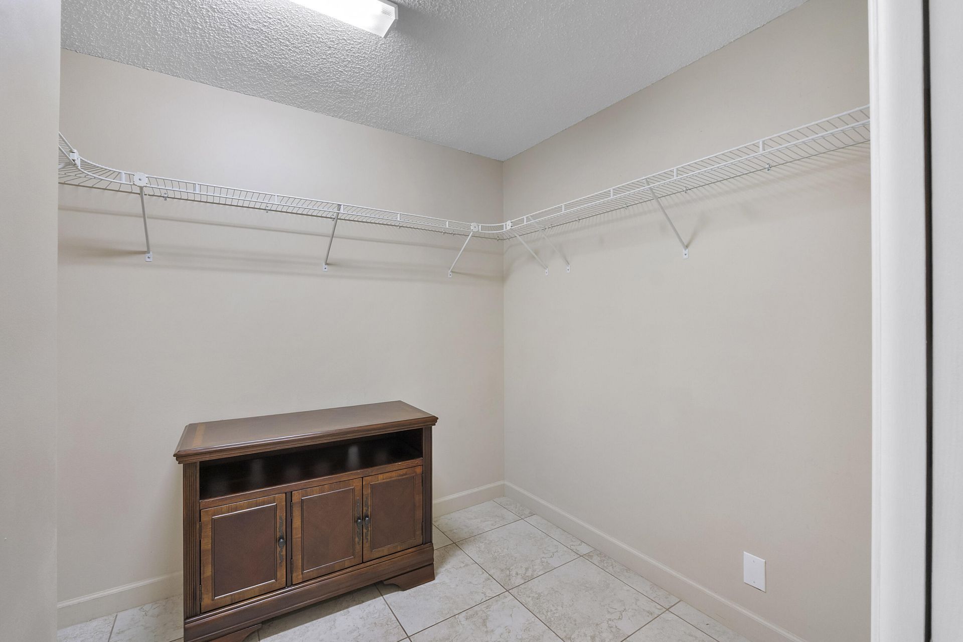 3900 Oaks Clubhouse Drive, Unit 411, Pompano Beach, FL 33069 Photo
