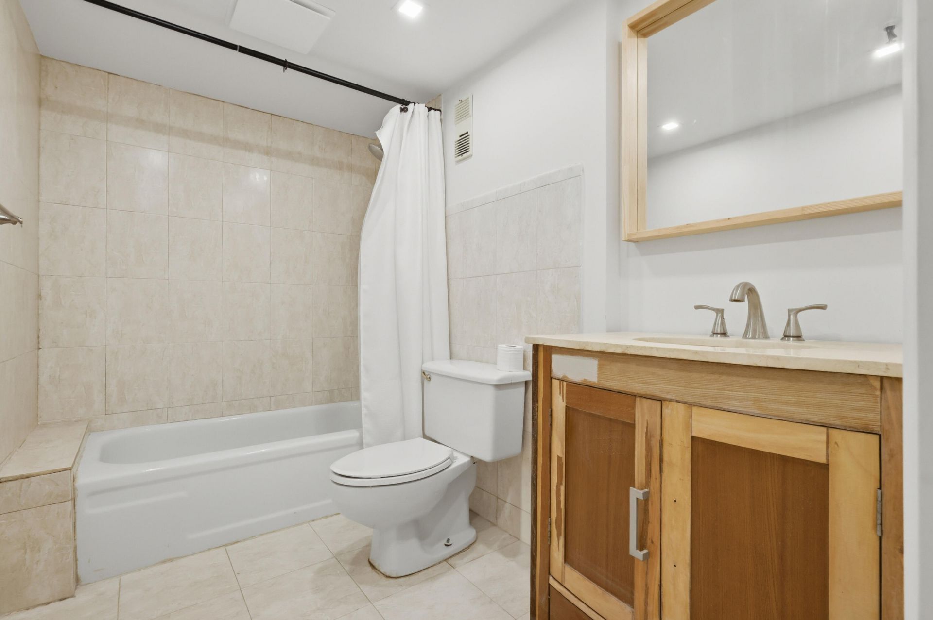 661 NE 195th Street, Unit 310, Miami, FL 33179 Photo