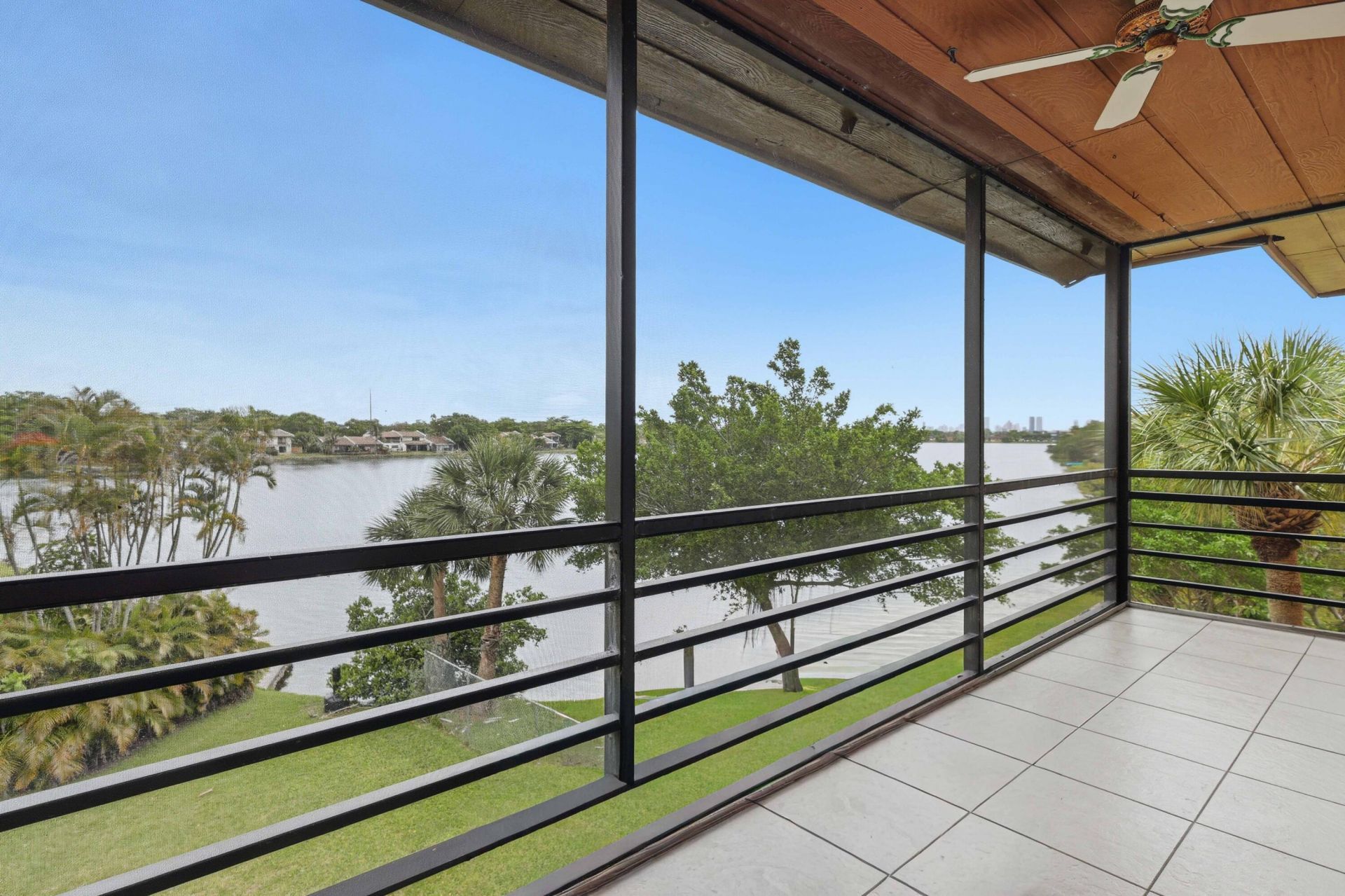 661 NE 195th Street, Unit 310, Miami, FL 33179 Photo