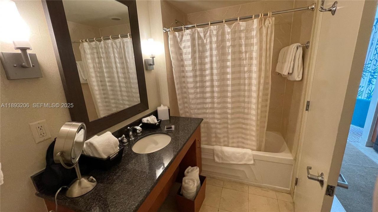 18001 Collins Avenue, Unit 2814, Sunny Isles Beach, FL 33160 Photo