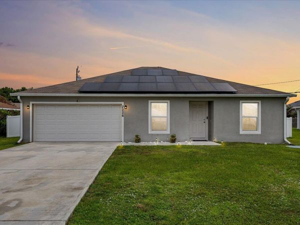 2226 SE Heathwood Circle, Port St. Lucie, FL 34952