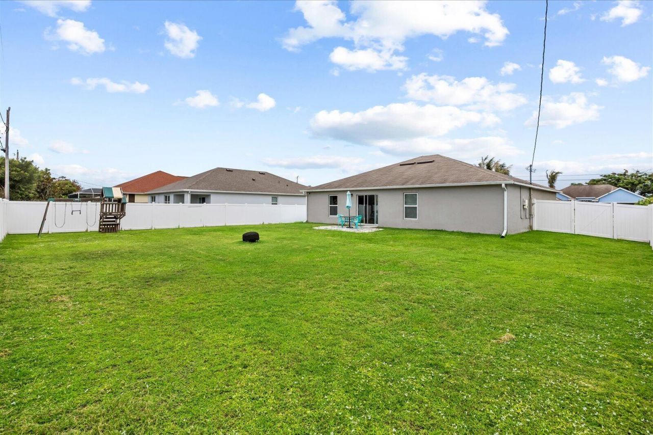 2226 SE Heathwood Circle, Port Saint Lucie, FL 34952 Photo