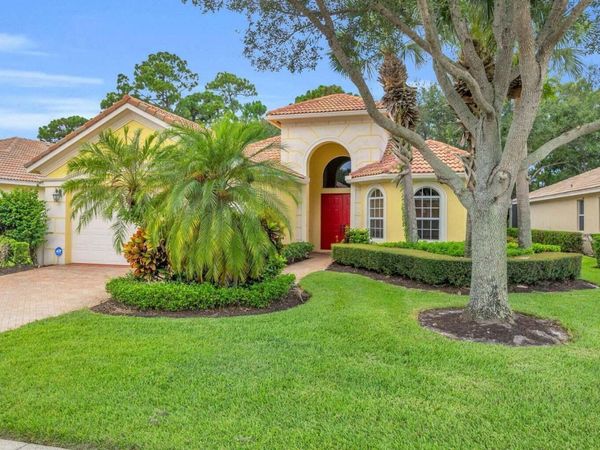 8821 Champions Way, Port St. Lucie, FL 34986
