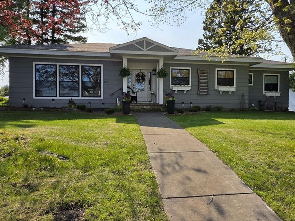 129 Ontario ST, De Tour, MI 49725