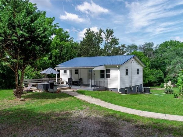 501 Melba Lane , Winston-Salem, NC 27107