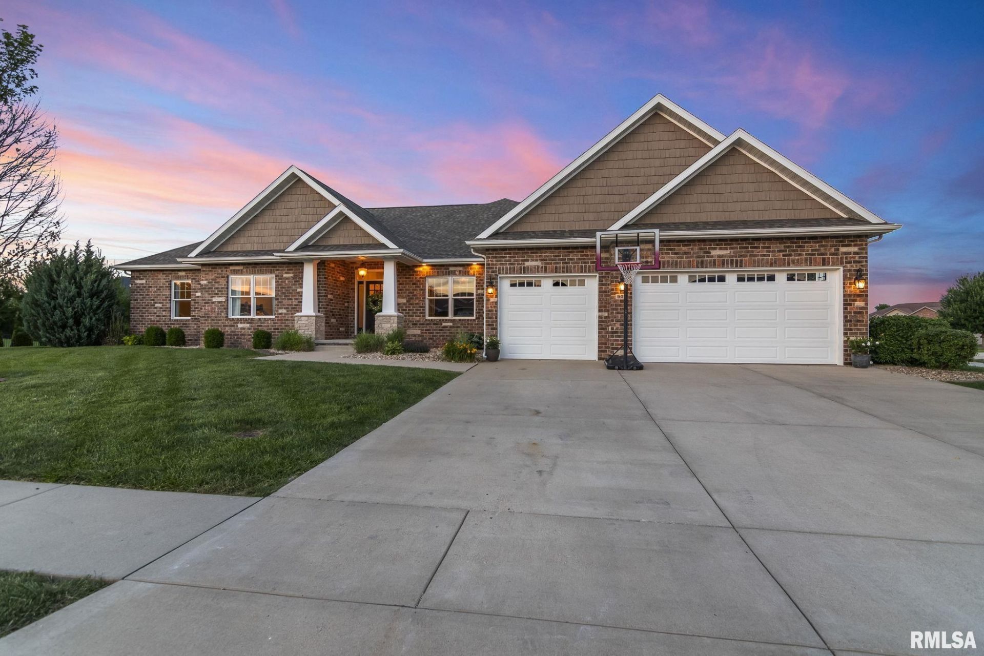 904 Nine Rock Drive, Sherman, IL 62684 Main Photo