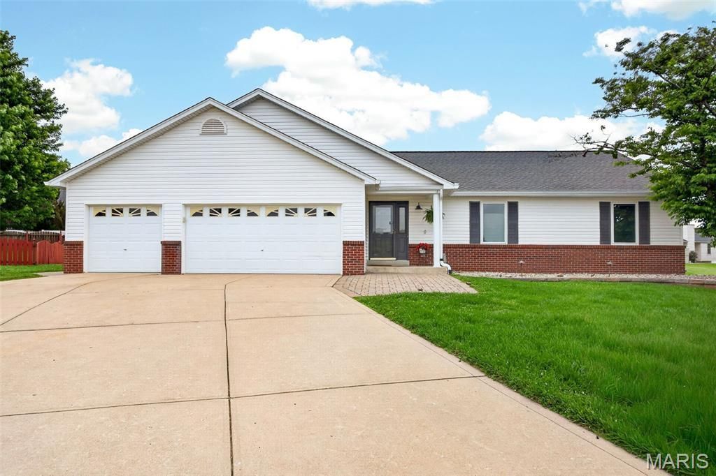 15 Covered Wagon Trail Court , Saint Peters, MO 63376 Main Photo