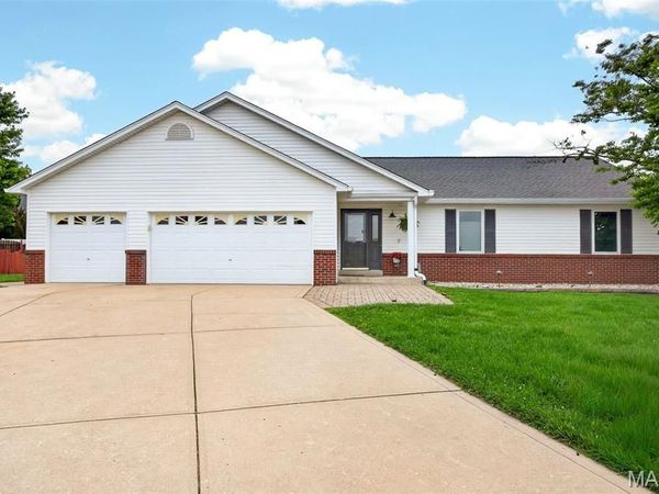 15 Covered Wagon Trail Court , St Peters, MO 63376