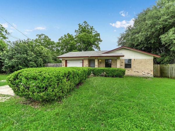 1405 Adams ST , Taylor, TX 76574