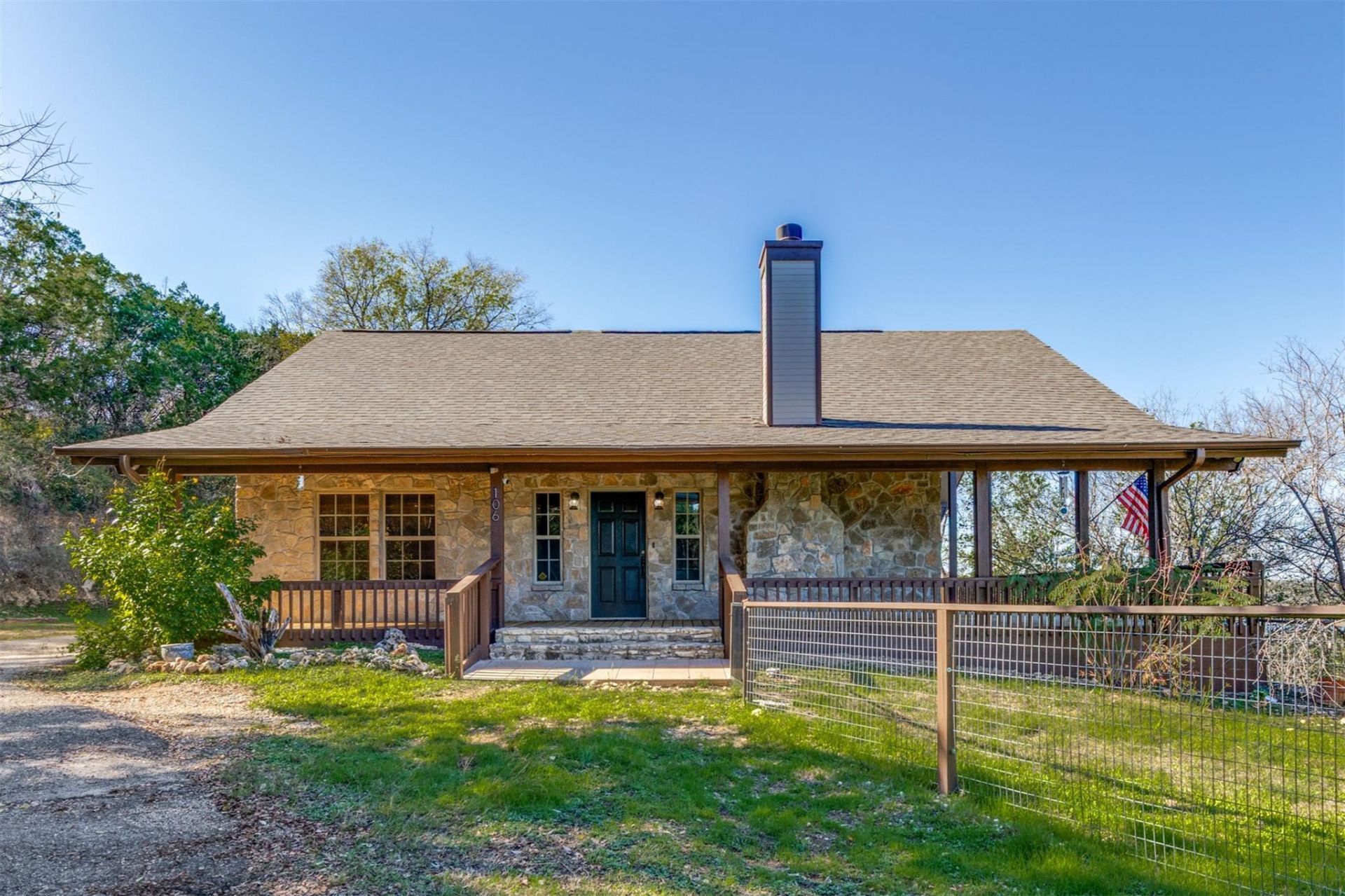 106 Redbud Dr, Spicewood, TX 78669 Main Photo