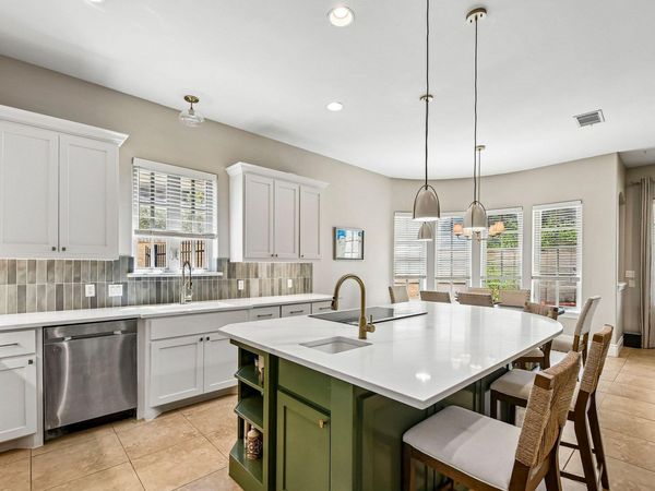 14 CAMWOOD TRL, The Hills, TX 78738