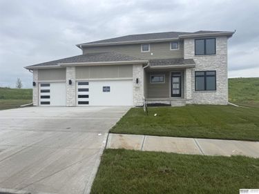 18552 Sycamore Drive, Gretna, NE 68028