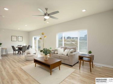 7921 N 94th Street, Omaha, NE 68122