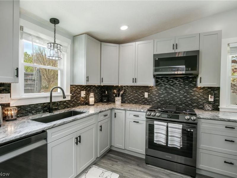 8318 Kellydale Street NW, Massillon, OH 44646 Photo 11