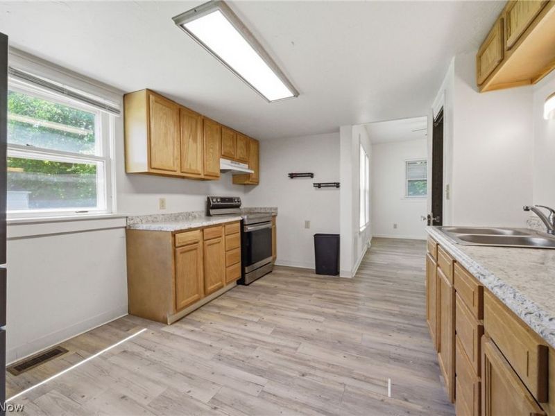 115 W 30th Street, Lorain, OH 44055 Photo 3