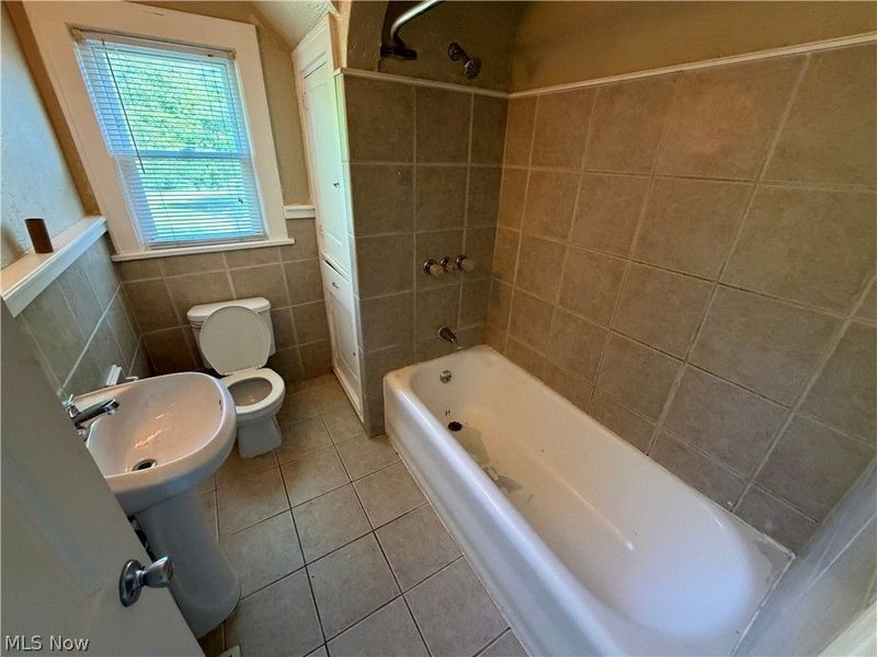 918 Frederick Boulevard , Akron, OH 44320 Photo 16