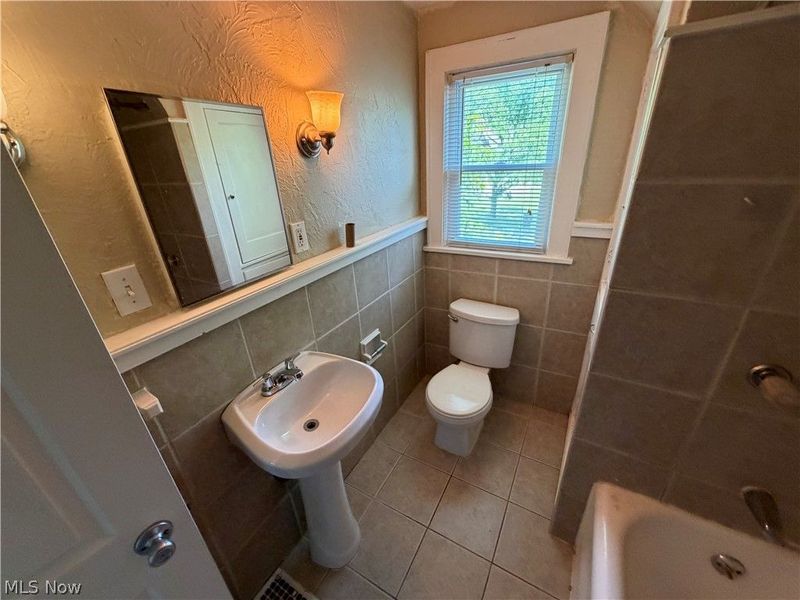 918 Frederick Boulevard , Akron, OH 44320 Photo 19