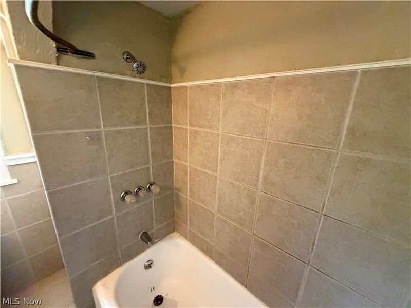 918 Frederick Boulevard , Akron, OH 44320 Photo 20