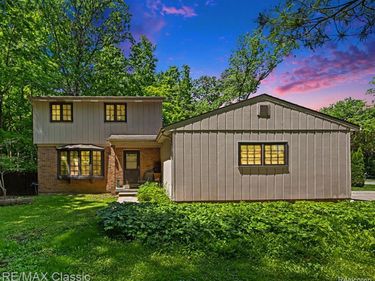 23493 Cora Avenue , Farmington Hills, MI 48336