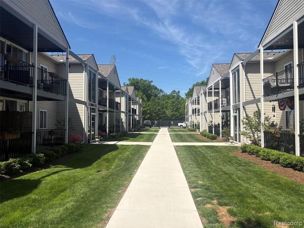 305 N Eton Street , Birmingham, MI 48009