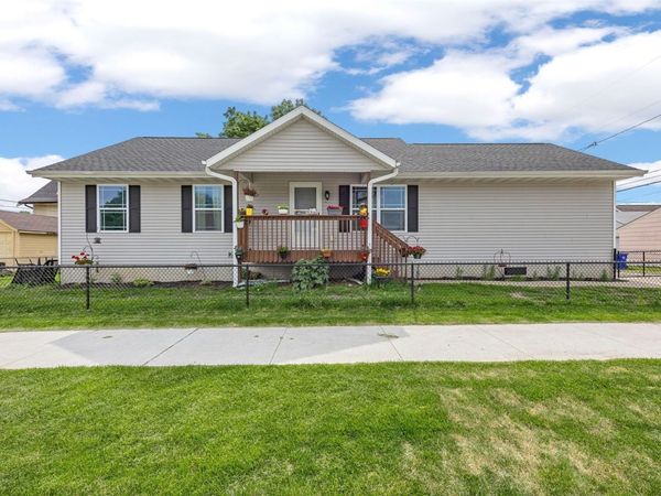 423 10th Street NW, Cedar Rapids, IA 52405
