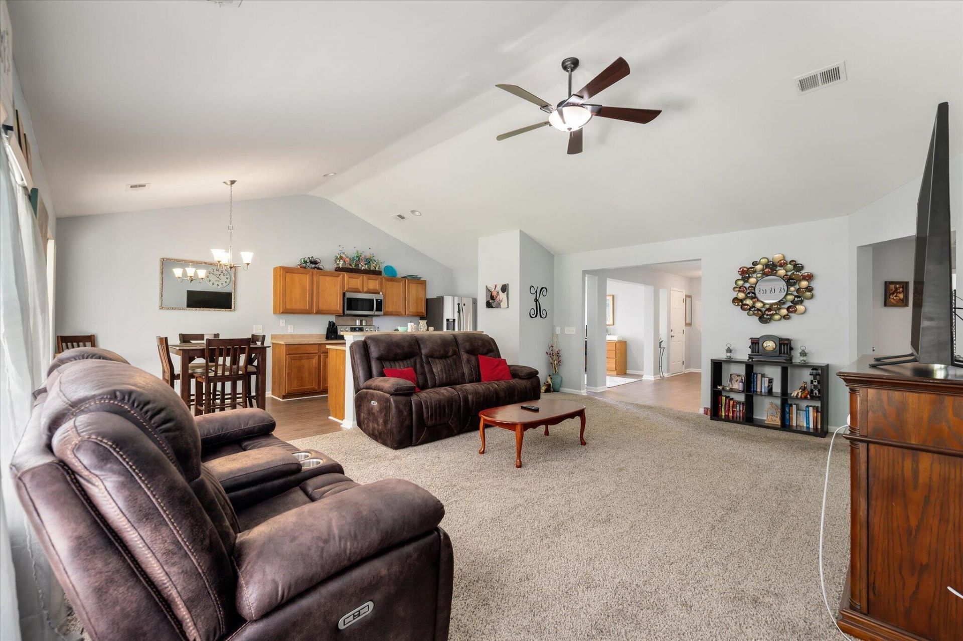 120 Avonshire Drive Photo 4