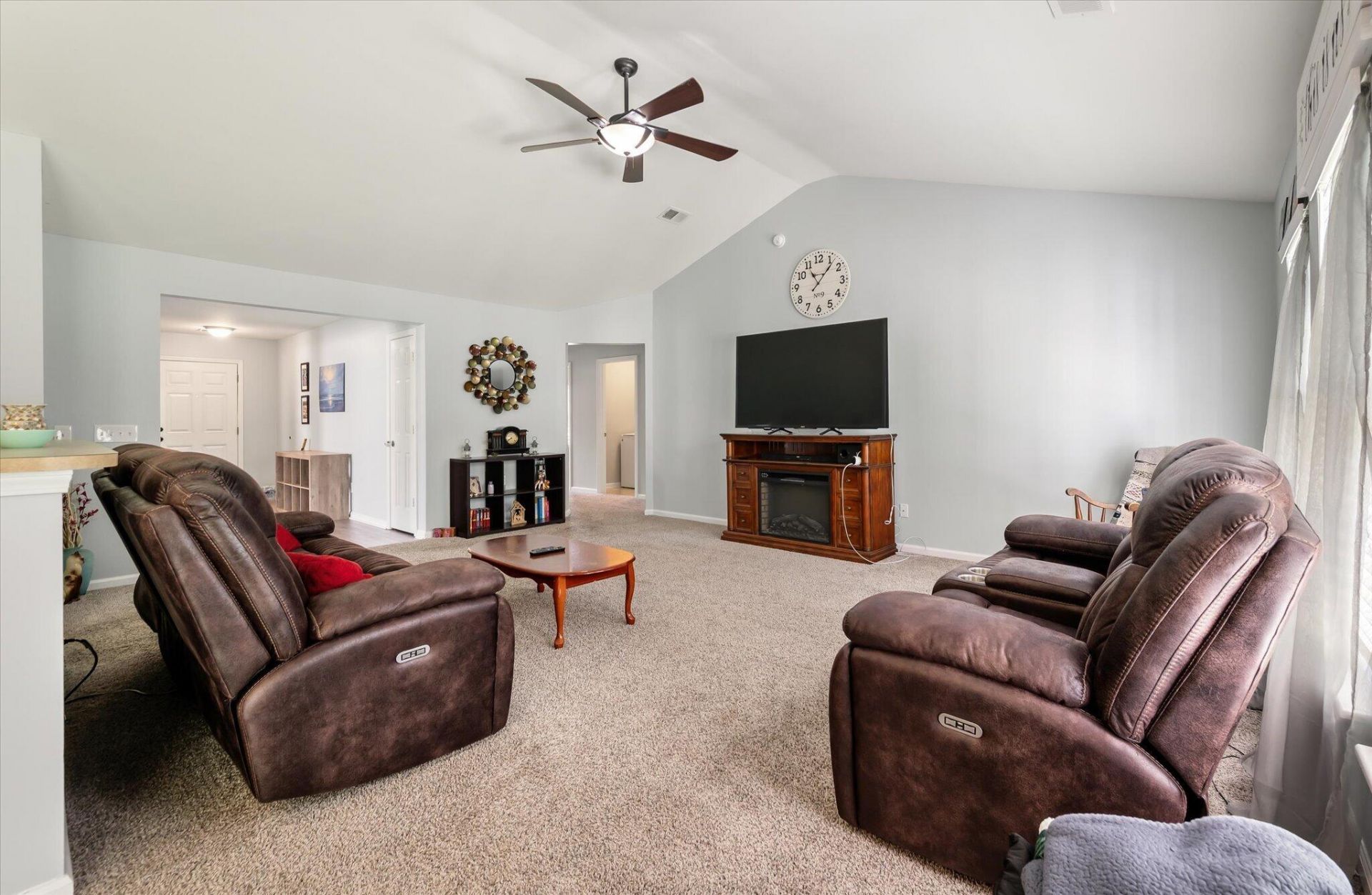 120 Avonshire Drive Photo 7