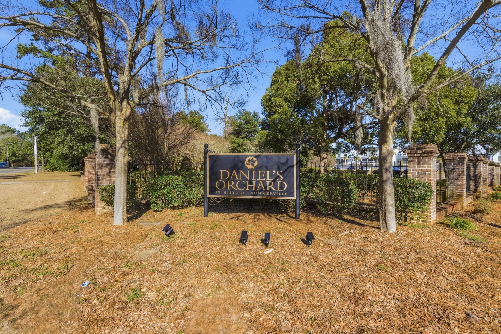 639 N Laurel Street Photo 33