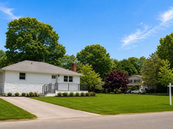 18 Merrick Road , Shirley, NY 11967