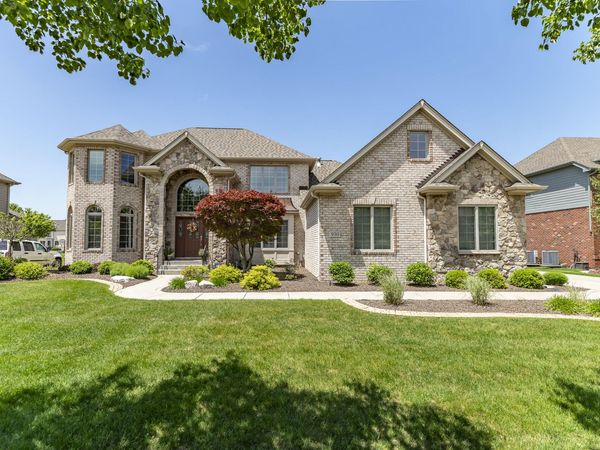 930 Stonebridge Drive, Schererville, IN 46375