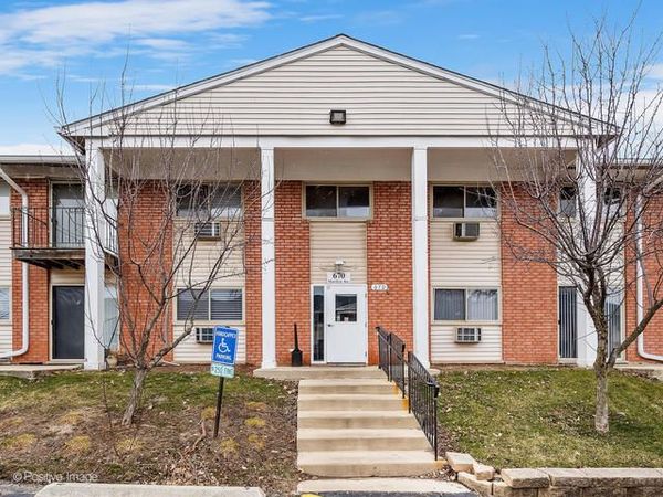 Unit 104, Glendale Heights, IL 60139