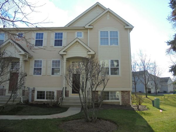 1008 Manchester Circle , Grayslake, IL 60030