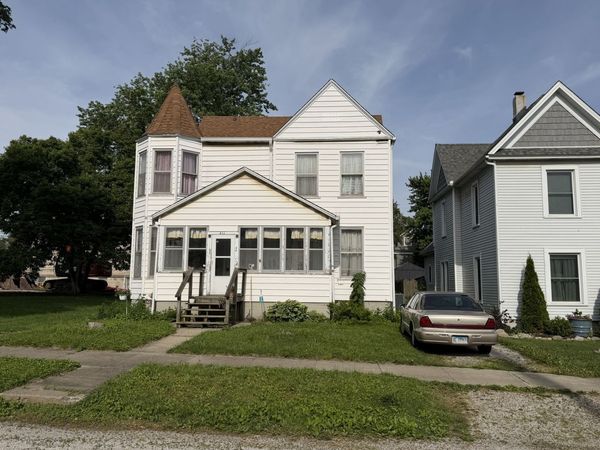 411 N Monroe Street , Clinton, IL 61727