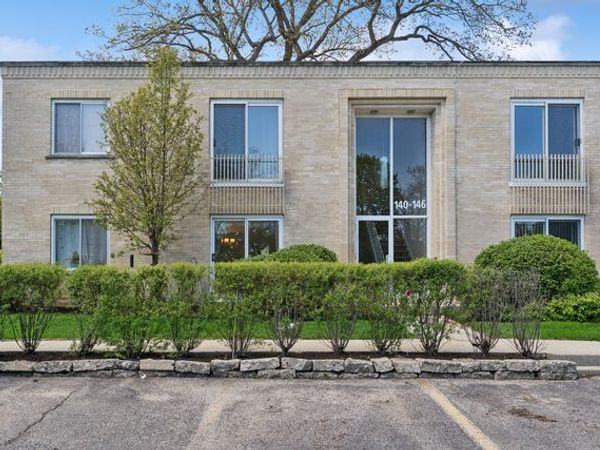140 Green Bay Road , Unit 2W, Glencoe, IL 60022