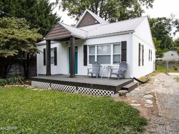 2210 Bradshaw Garden Rd, Knoxville, TN 37912
