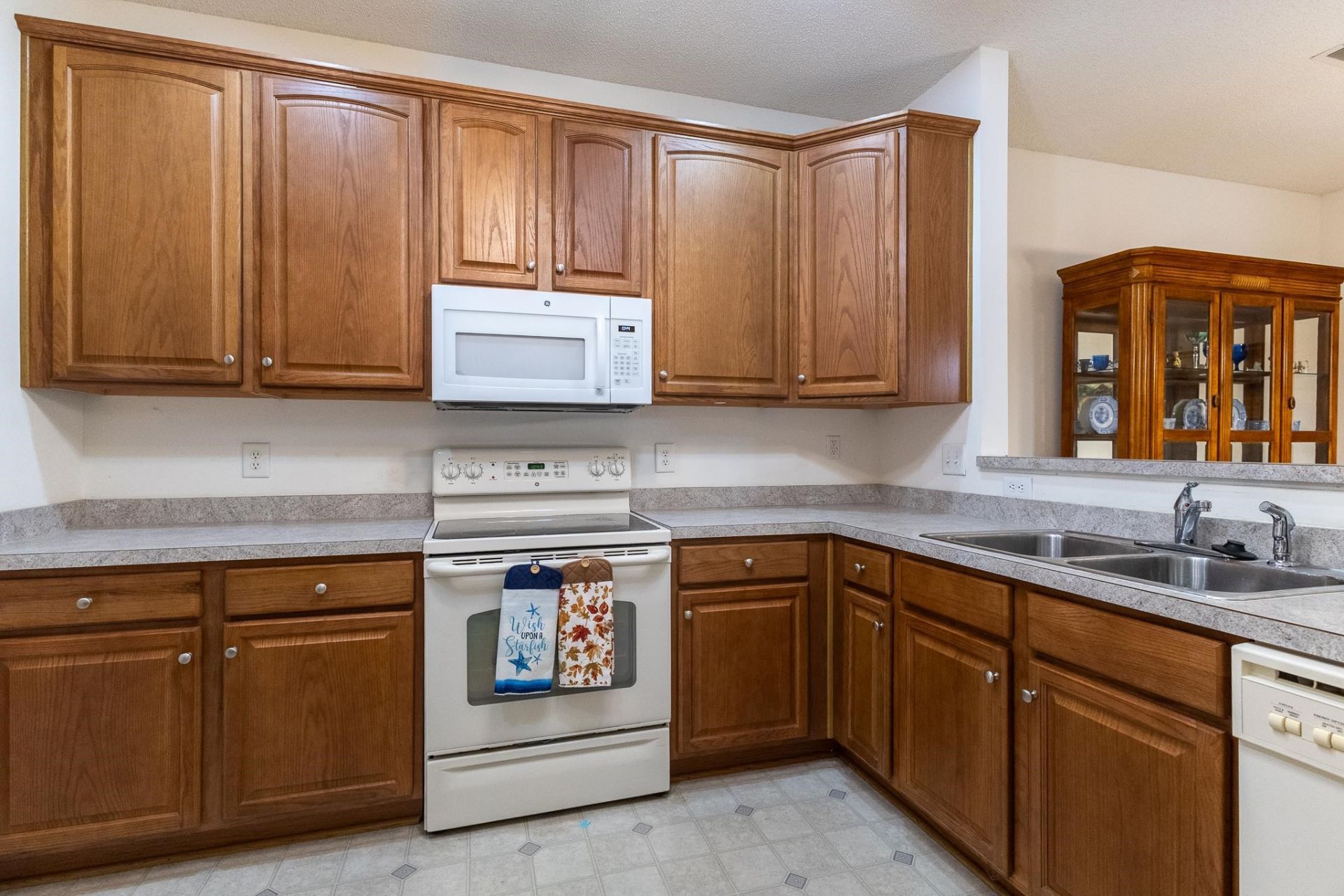63 Hidden Oakes Ct.  Photo 9