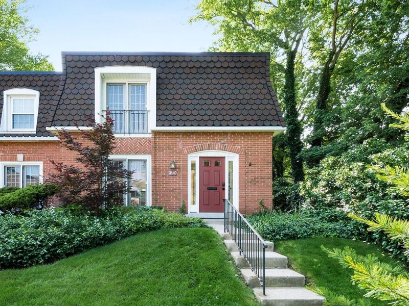 2840 Chateau Circle S, Unit 28, Columbus, OH 43221 Photo 2