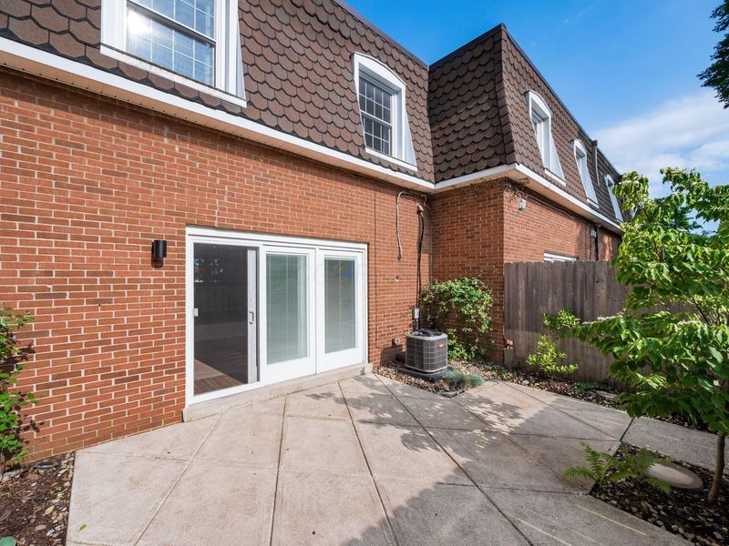 2840 Chateau Circle S, Unit 28, Columbus, OH 43221 Photo 37