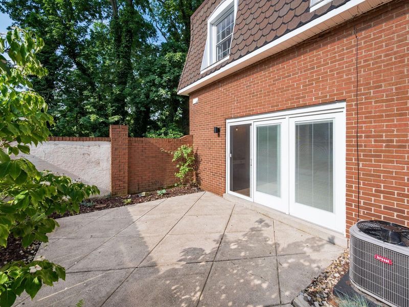2840 Chateau Circle S, Unit 28, Columbus, OH 43221 Photo 38